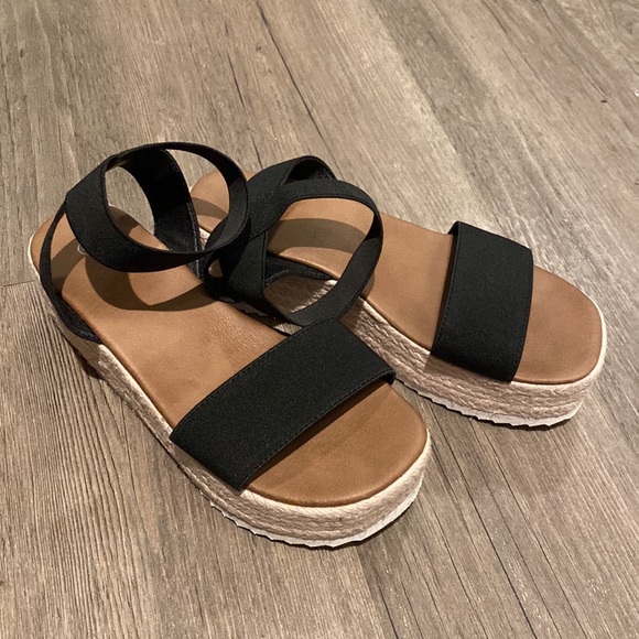 Platform Sandals - Picture 2 of 4